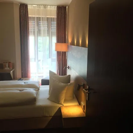 Parkhotel Leiser Отель Планег