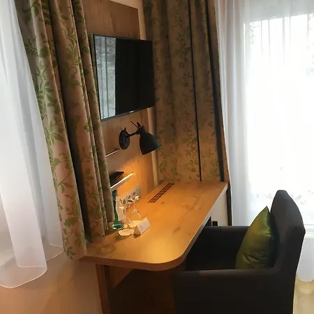 Отель Parkhotel Leiser