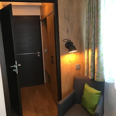 باركهوتيل ليسر 3* بلانغ